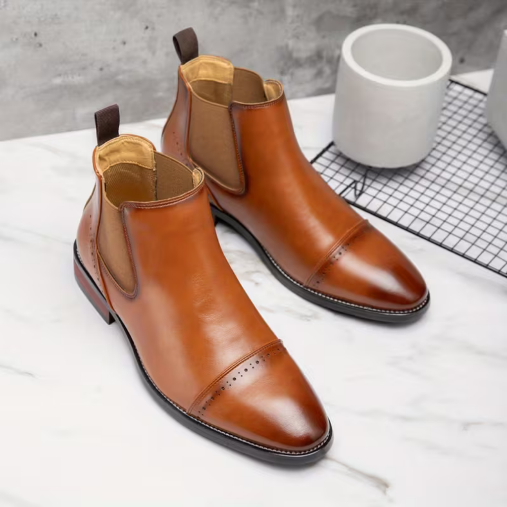Botines Chelsea para hombre en marrón claro con acabado liso BUENZY