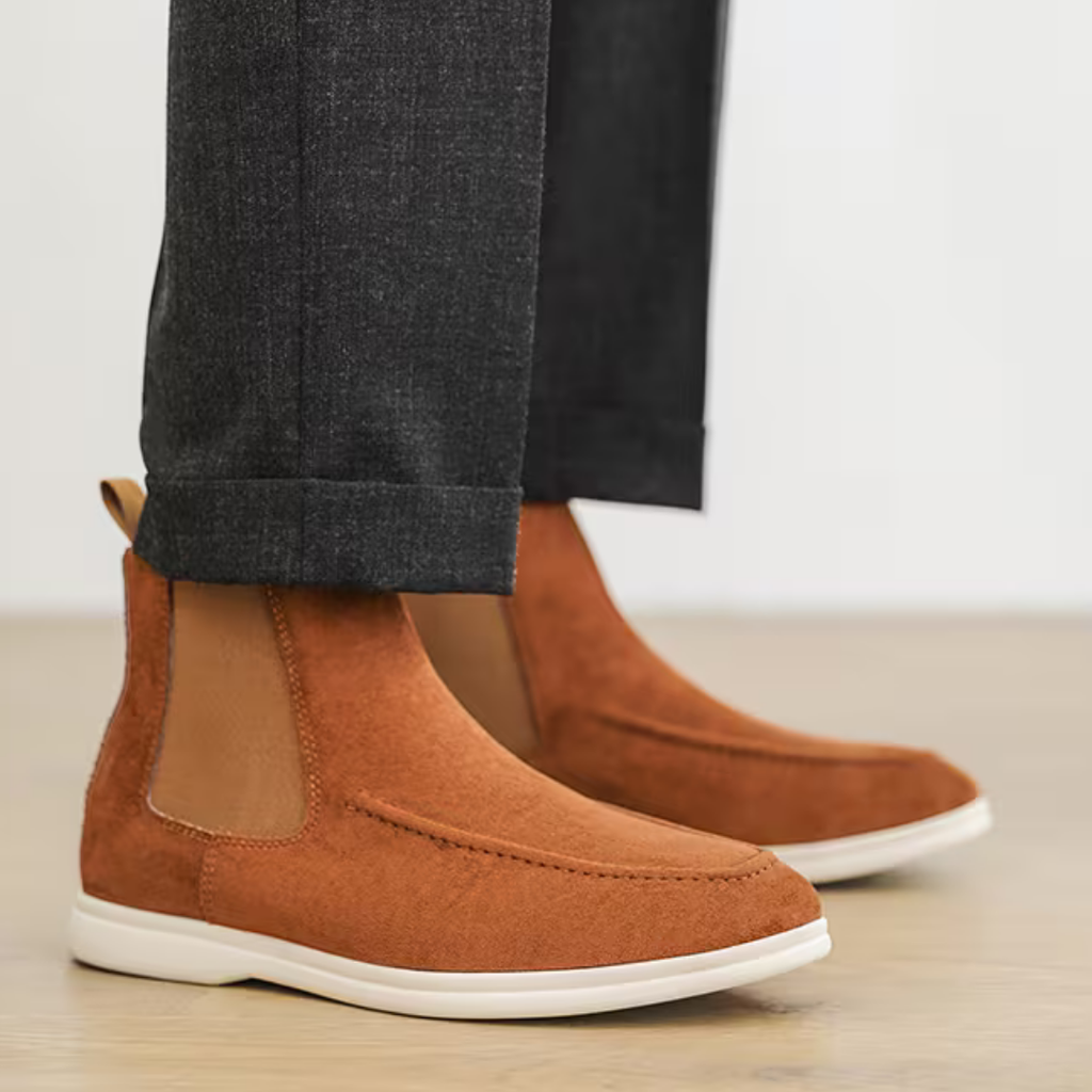 Botines Chelsea para hombre en marrón claro con suela blanca - BUENZY