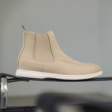 Botines Chelsea para hombre en beige claro con suela blanca