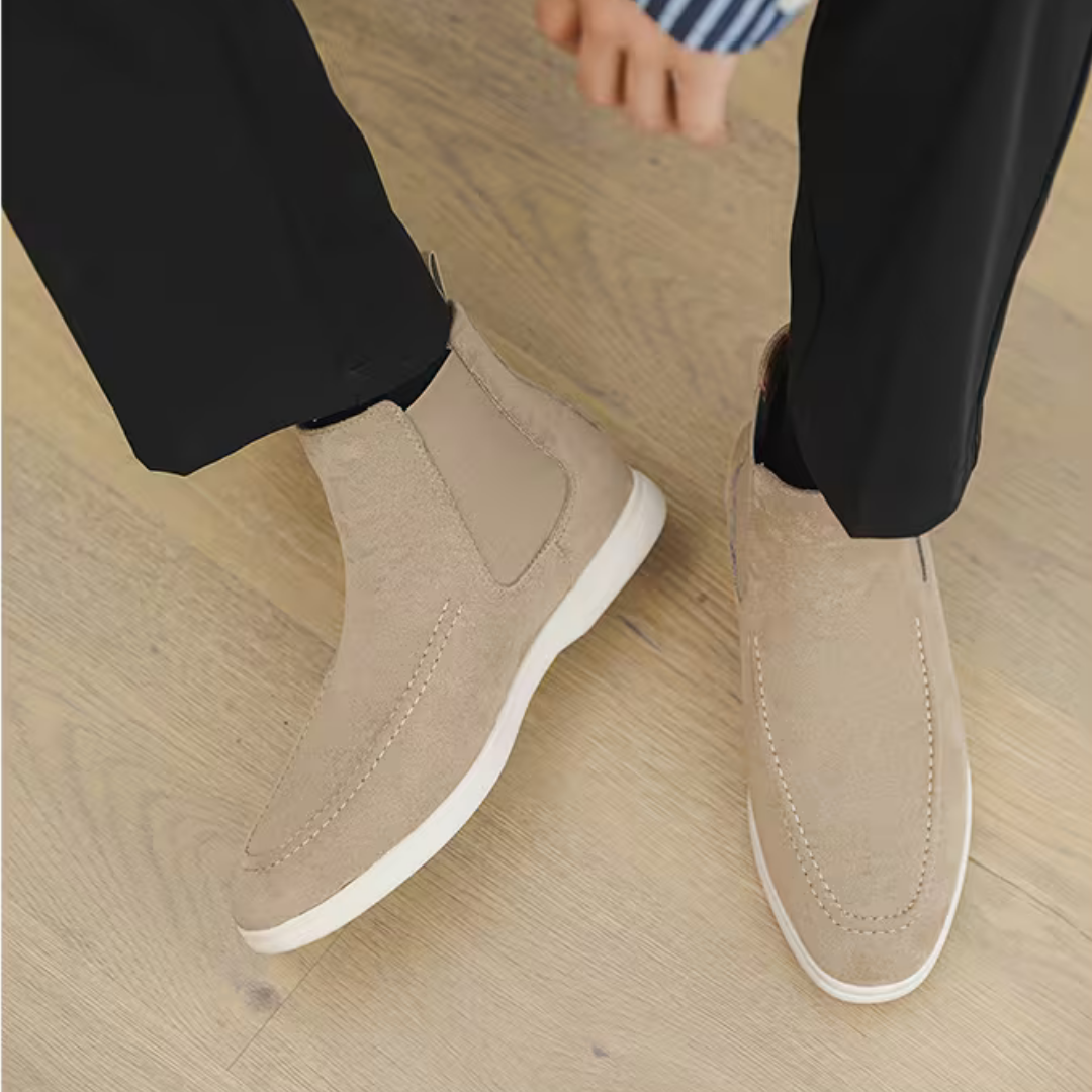 Botines Chelsea para hombre en beige claro con suela blanca