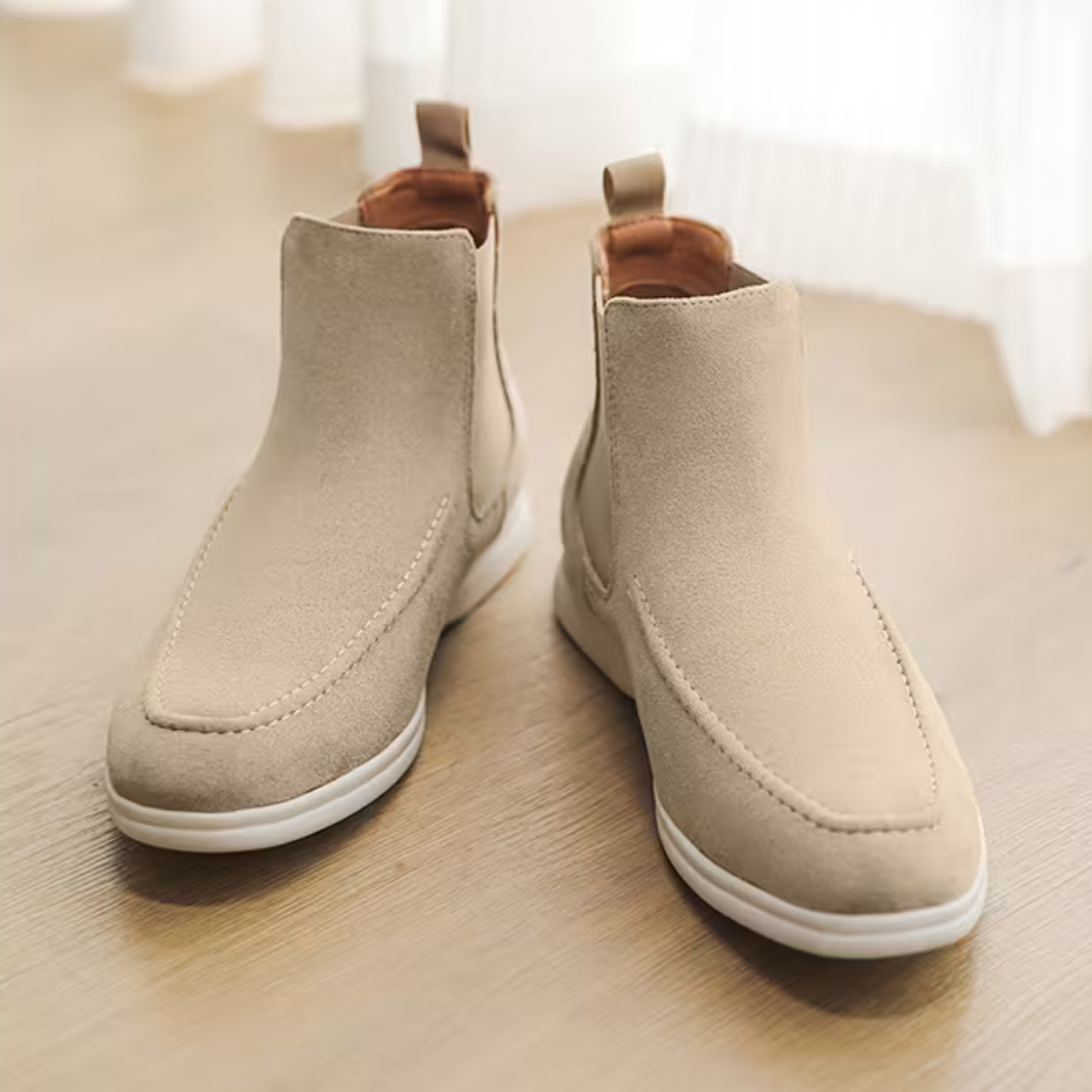 Botines Chelsea para hombre en beige claro con suela blanca