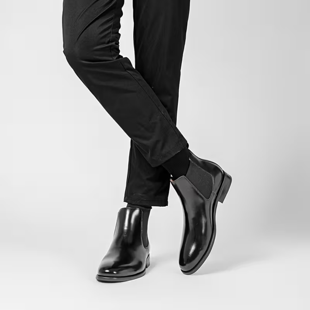 Botines Chelsea para hombre en color negro con acabado liso